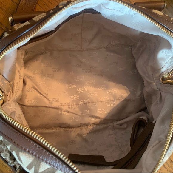 MICHAEL KORS signature monogram Beige Mocha jacquard LARGE satchel. Clean, zips. - Picture 8 of 10